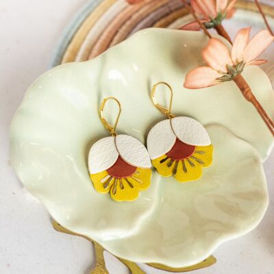 Boucles d'oreilles Fleur de Cerisier - cuir blanc cassé, rouge cuivré et jaune