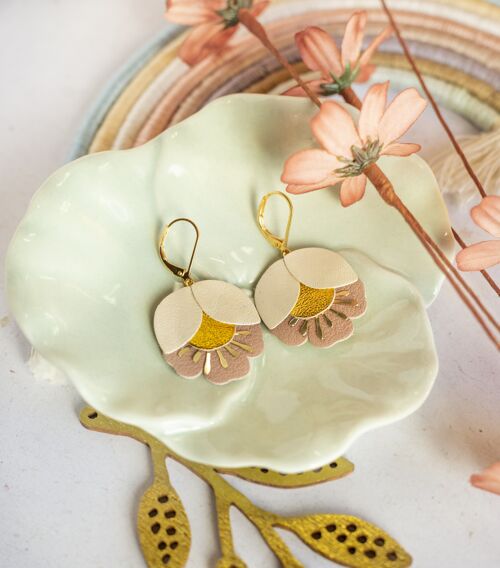 Boucles d'oreilles Fleur de Cerisier - cuir blanc nacré, doré et rose grisé