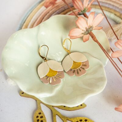 Boucles d'oreilles Fleur de Cerisier - cuir blanc nacré, doré et rose grisé