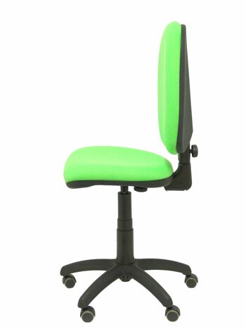 Chaise Ayna bali vert pistache avec roulettes parquet 5