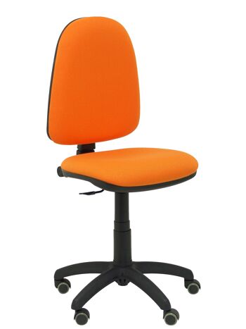 Chaise Ayna bali orange avec roulettes parquet 1