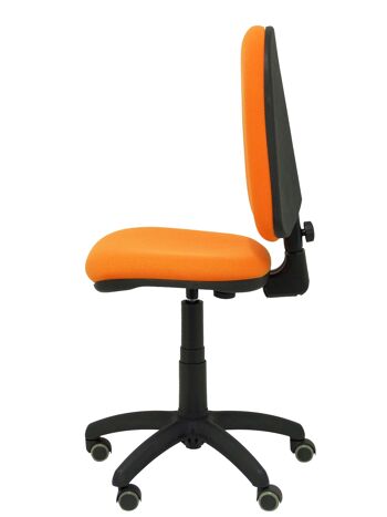 Chaise Ayna bali orange avec roulettes parquet 5
