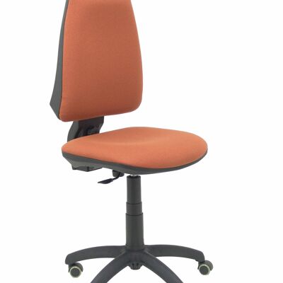 Sedia Elche CP bali marrone con ruote in parquet