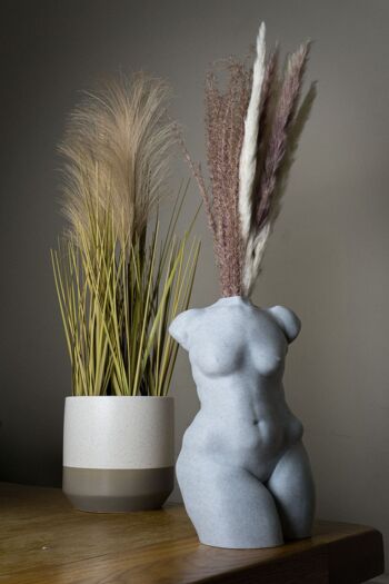 Vase de figure de femme bien roulée, corps féminin - imprimé en 3D. Marbre 1