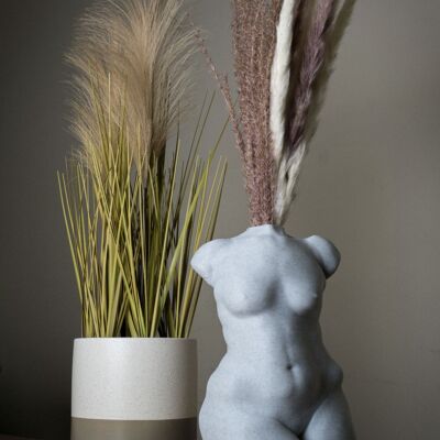 Vase de figure de femme bien roulée, corps féminin - imprimé en 3D. Marbre