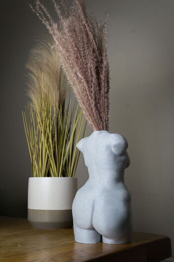 Vase de figure de femme bien roulée, corps féminin - imprimé en 3D. Marbre 2