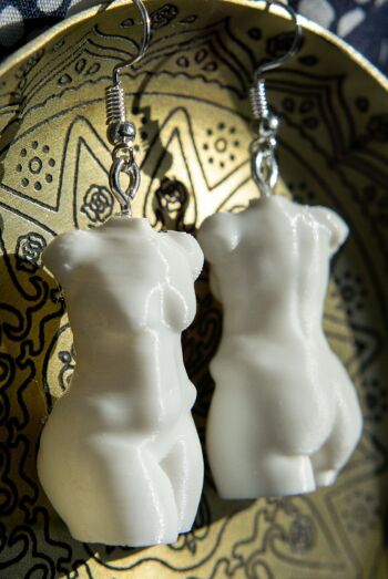 Boucles d'Oreilles Femme Grande Taille, Bijoux Body Positivity - Blanc 1