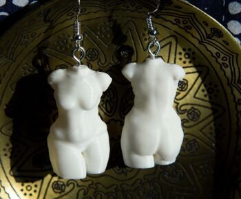 Boucles d'Oreilles Femme Grande Taille, Bijoux Body Positivity - Blanc 2