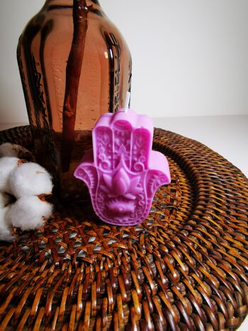 Bougie main Hamsa à la cire de soja | bougies végétaliennes et sans paraben | idées cadeaux de pendaison de crémaillère | cadeau pour elle | bougies artisanales spirituelles | Bougies décoratives parfumées - violet 4