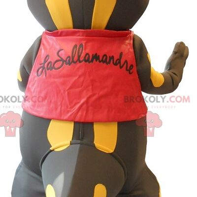 REDBROKOLY mascotte bella salamandra nera e gialla vestita di rosso, REDBROKO__0108