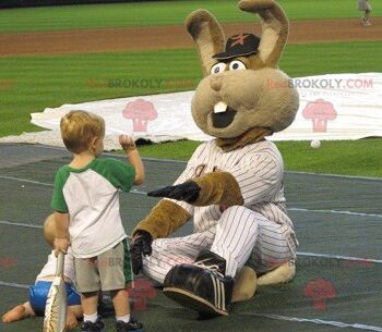 Mascotte de lapin marron géant REDBROKOLY en tenue de baseball, REDBROKO__0824