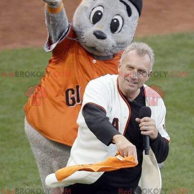 Mascota de león marino gris REDBROKOLY con camiseta naranja, REDBROKO__0863