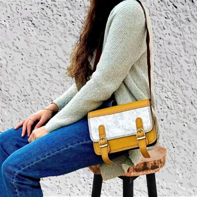 Bolso pequeño estilo satchel en piel reciclada, piezas únicas, de tendencia y eco-responsables. CARIBE