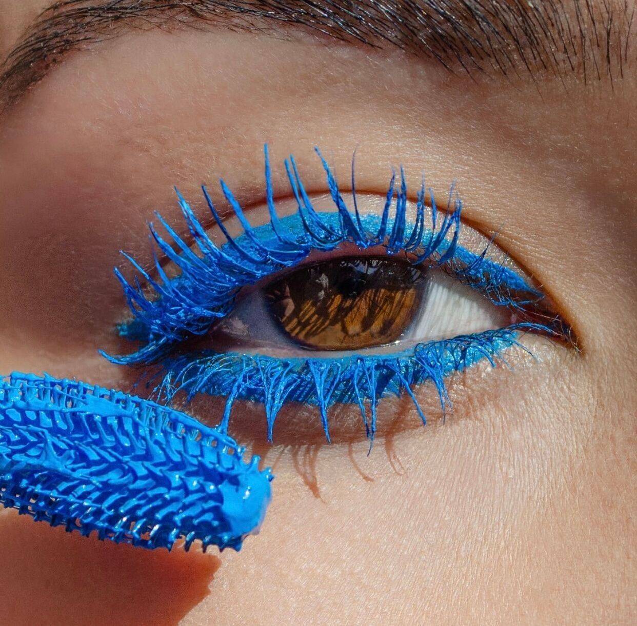 Mascara blu