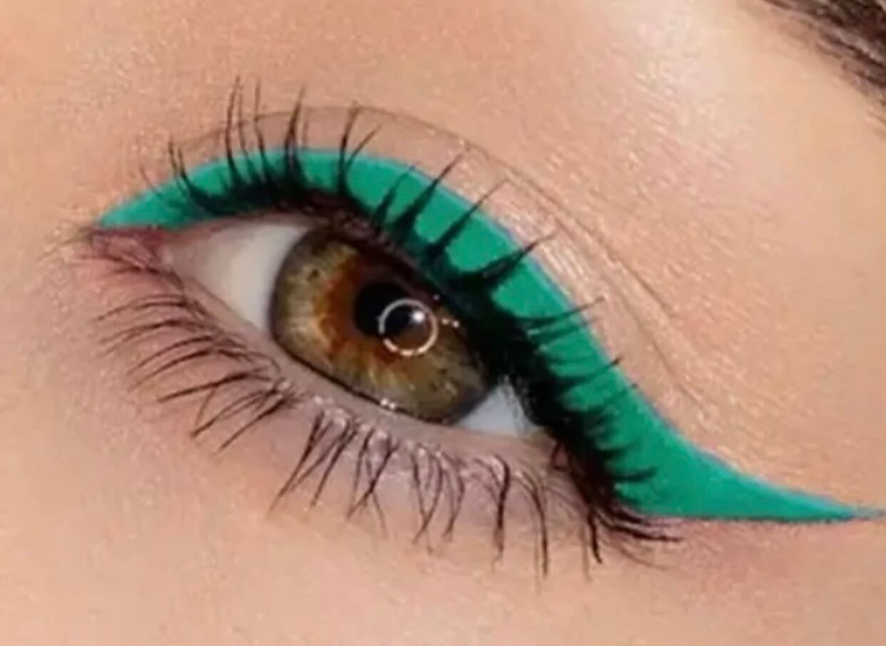 Green eyeliner