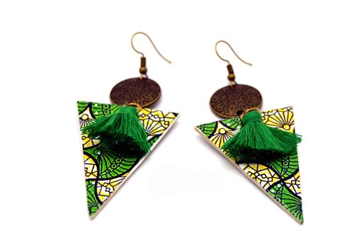 Boucles d'oreilles triangle wax vert jaune et bronze avec pompon