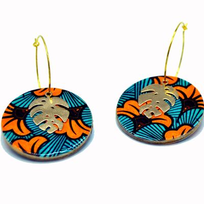 boucles d'oreilles créoles en bois motif wax fleurs de mariage orange et bleu et pendentif monstera doré