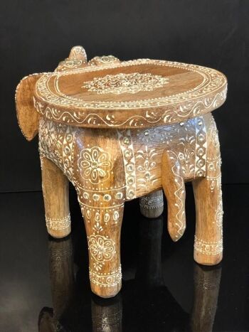 BEAU TABOURET DÉCORATIF EN FORME D'ÉLÉPHANT EN BOIS FABRIQUÉ À LA MAIN ET PEINT À LA MAIN - 8″ NATUREL 3