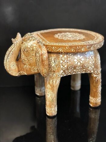 BEAU TABOURET DÉCORATIF EN FORME D'ÉLÉPHANT EN BOIS FABRIQUÉ À LA MAIN ET PEINT À LA MAIN - 8″ NATUREL 5