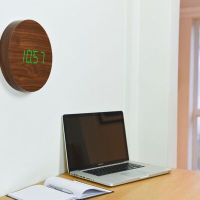 Wall Click Clock Walnut / Green LED