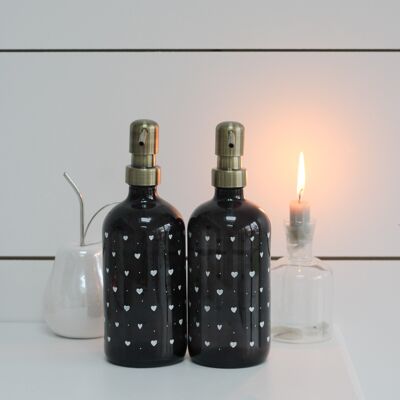 Set di bottiglie di sapone nero - cuori multipli