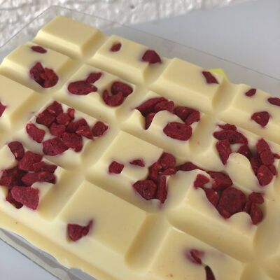 Belgian white chocolate bar with raspberry pieces