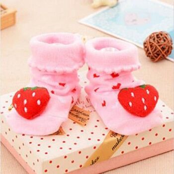 Chaussettes bébé coeur fraise