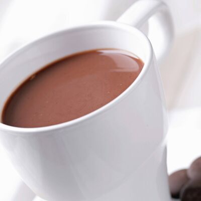 Mezcla de cacao y chocolate blanco caliente