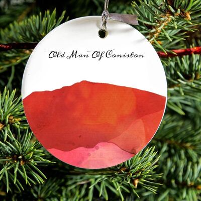 Ornement suspendu en porcelaine illustrée du vieil homme de Coniston, cadeau de Lake District, décoration d'arbre en céramique, boule d'arbre de Noël.