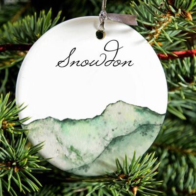 Ornement suspendu Snowdon en porcelaine illustré, Snowdonia Wales, décoration d'arbre en céramique. Cadeau des trois pics.