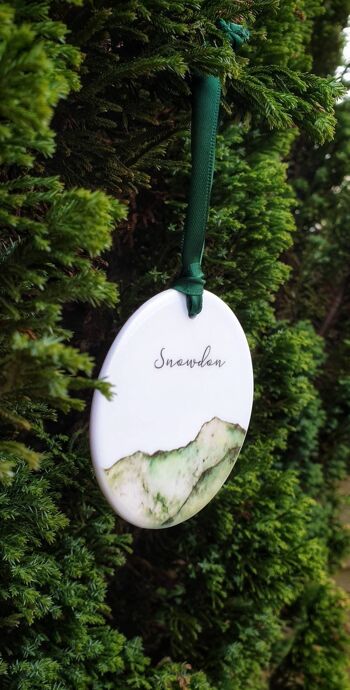 Ornement suspendu Snowdon en porcelaine illustré, Snowdonia Wales, décoration d'arbre en céramique. Cadeau des trois pics. 3