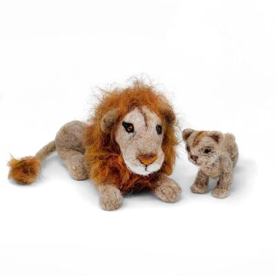 Kit artigianale per infeltrimento ad ago con leone e cucciolo