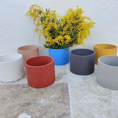 Round concrete flowerpot ● Flowers and plants ● Made in France ● Handmade in Fiber-reinforced concrete in Aix en Provence ● random colors ● Florist ● Garden center