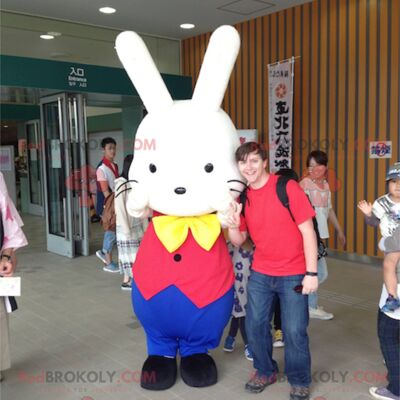 Mascotte de lapin blanc REDBROKOLY en tenue rouge et bleue / REDBROKO_02362