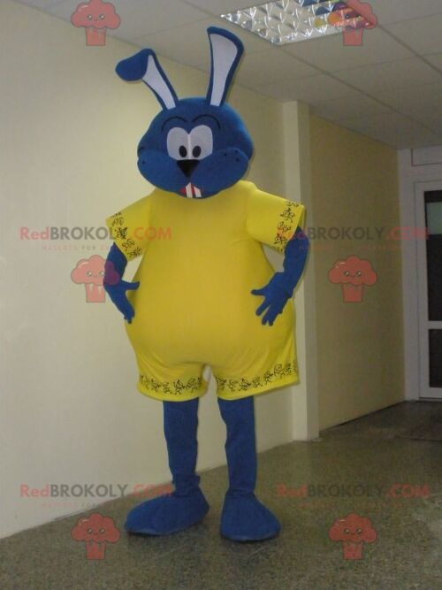 REDBROKOLY mascot tanned sportsman in sportswear / REDBROKO_05644
