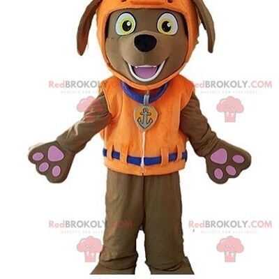Brown dog REDBROKOLY mascot dressed in a green outfit / REDBROKO_07271
