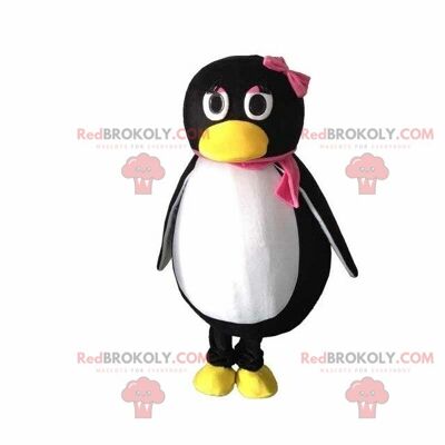 Penguin REDBROKOLY mascot from the film The penguins of Madagascar / REDBROKO_08297