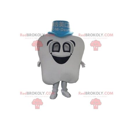 White tooth REDBROKOLY mascot with a hat and a toothbrush / REDBROKO_09765