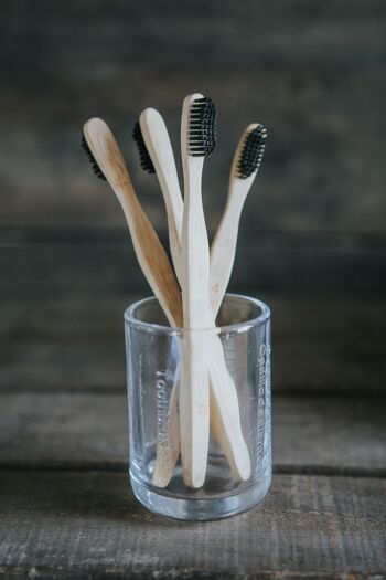 Brosse à dents en bambou adulte - paquet de 4 - poils ondulés - ferme 4