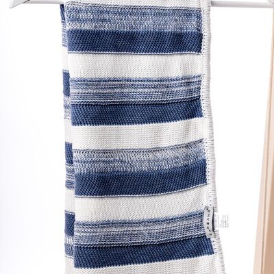 Memorabile coperta lavorata a maglia per neonati e bambini in merino/cotone, bianco-blu scandinavo