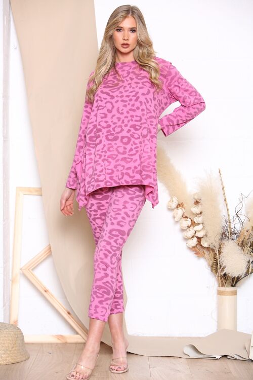 Fuchsia comfortable lounge wear set with leopard pattern