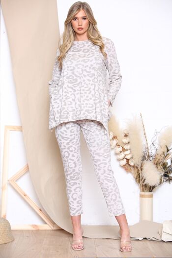 Ensemble loungewear confortable beige à motif léopard 1