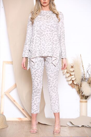 Ensemble loungewear confortable beige à motif léopard 4