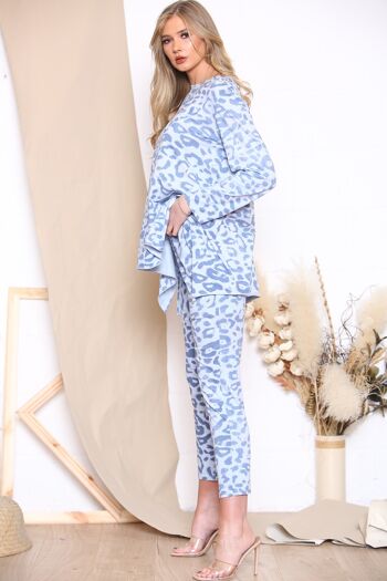 Ensemble loungewear confortable bleu à motif léopard 2