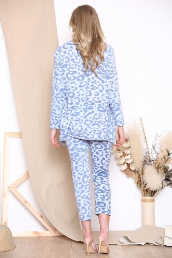 Ensemble loungewear confortable bleu à motif léopard 3