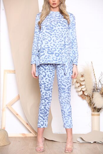 Ensemble loungewear confortable bleu à motif léopard 4