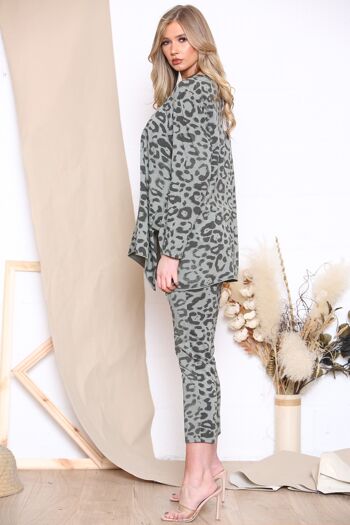 Ensemble loungewear confortable kaki à motif léopard 2