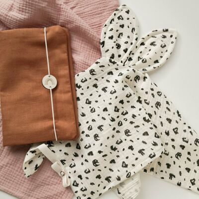 Maternity passport cover cinnamon linen fabric - wooden bead natural round