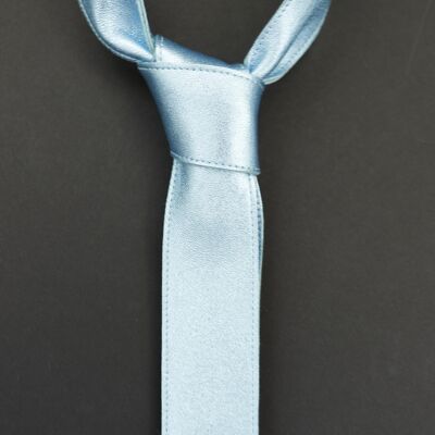 Cravate en cuir bleu métallisé