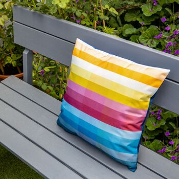 Celina Digby Luxury Garden Outdoors Coussin résistant à l'eau avec rembourrage, 45x45cm - Pixel Stripes Rainbow Design 5